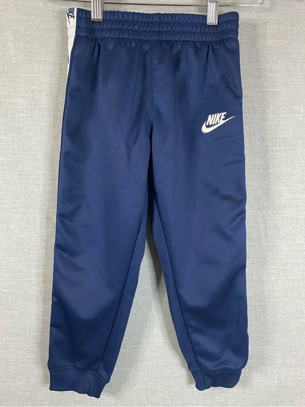 Nike Kids 2 Piece Tricot Track Suit Set Jacket/Pants White/Dark Blue Size 5-6 Yr